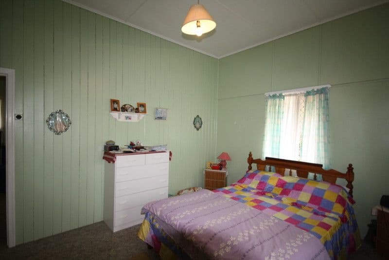32 Strathdee Street, MUNDUBBERA QLD 4626, Mundubbera - Thumbnail 4