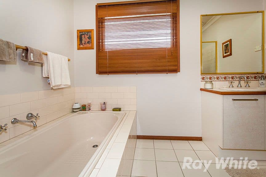 7 Quail Way, Rowville VIC 3178, Rowville - Thumbnail 7