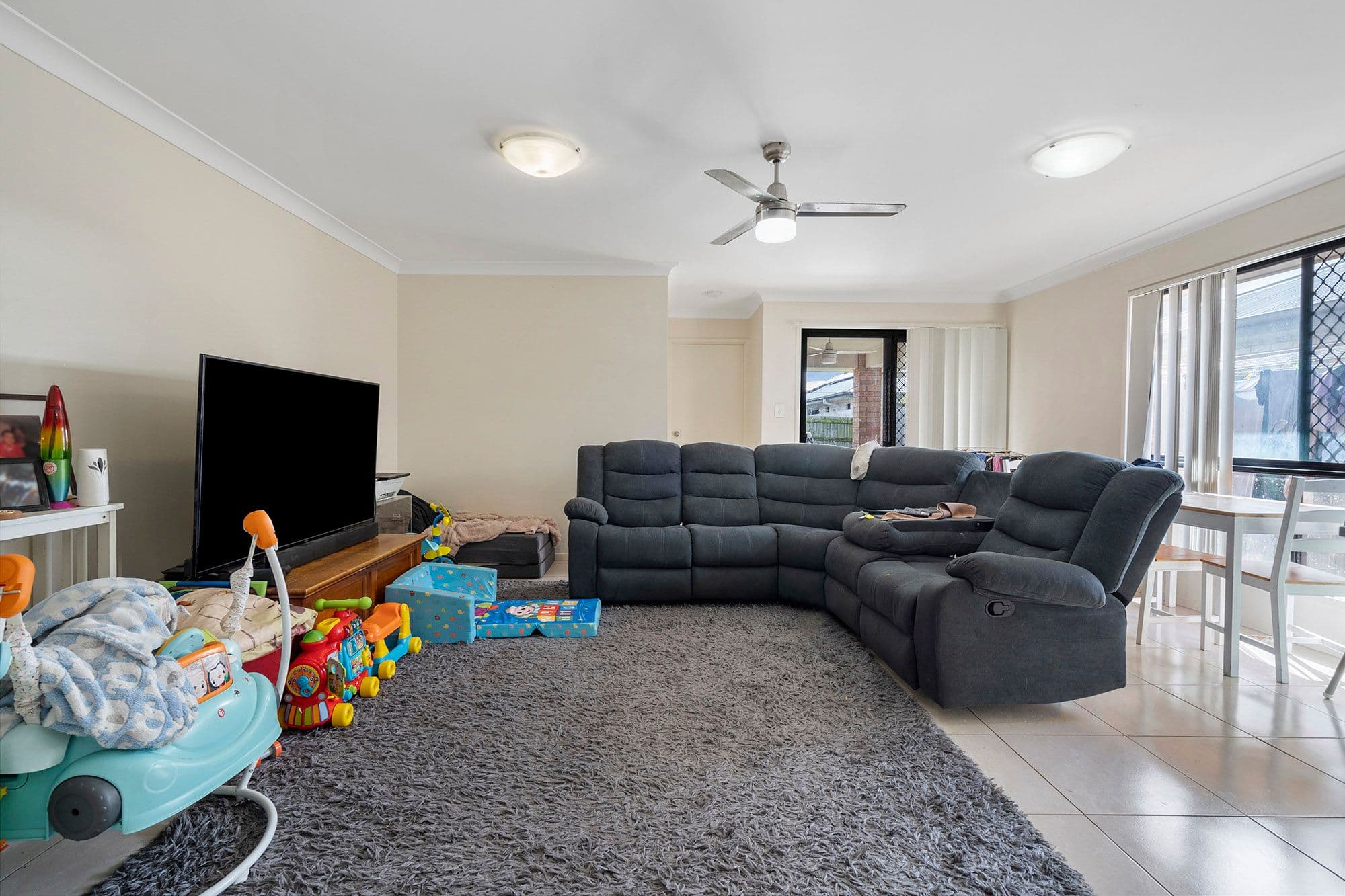 8 Regeling Court, Loganlea QLD 4131, Loganlea - Thumbnail 3