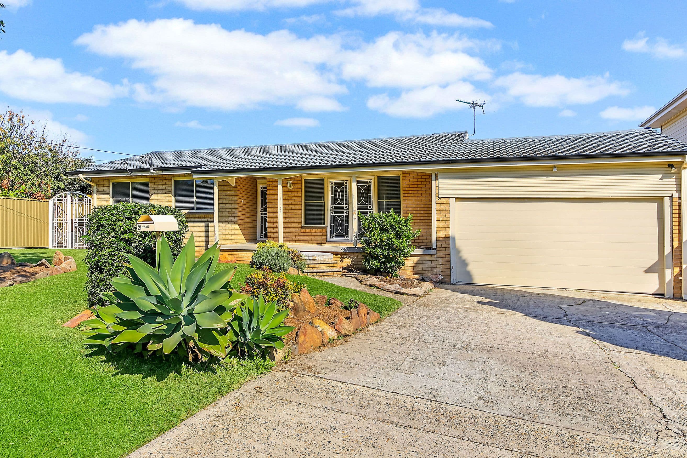 21 Baxter Road, Bass Hill - Image 1