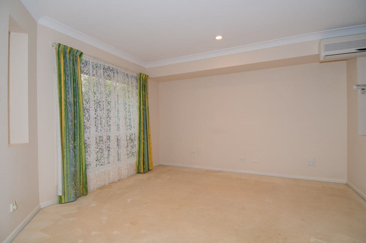 16 Leighanne Crescent, Arundel QLD 4214, Arundel - Thumbnail 3