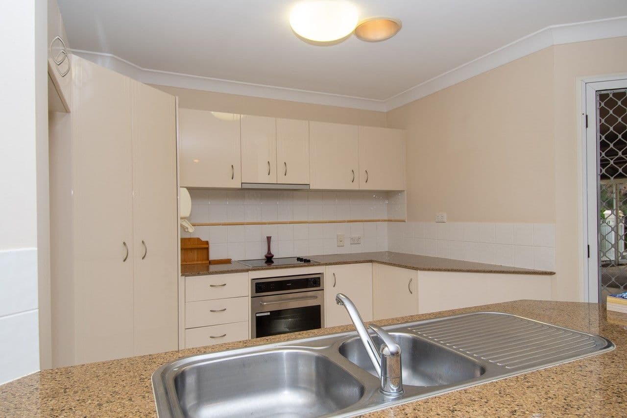 16 Leighanne Crescent, Arundel QLD 4214, Arundel - Thumbnail 4