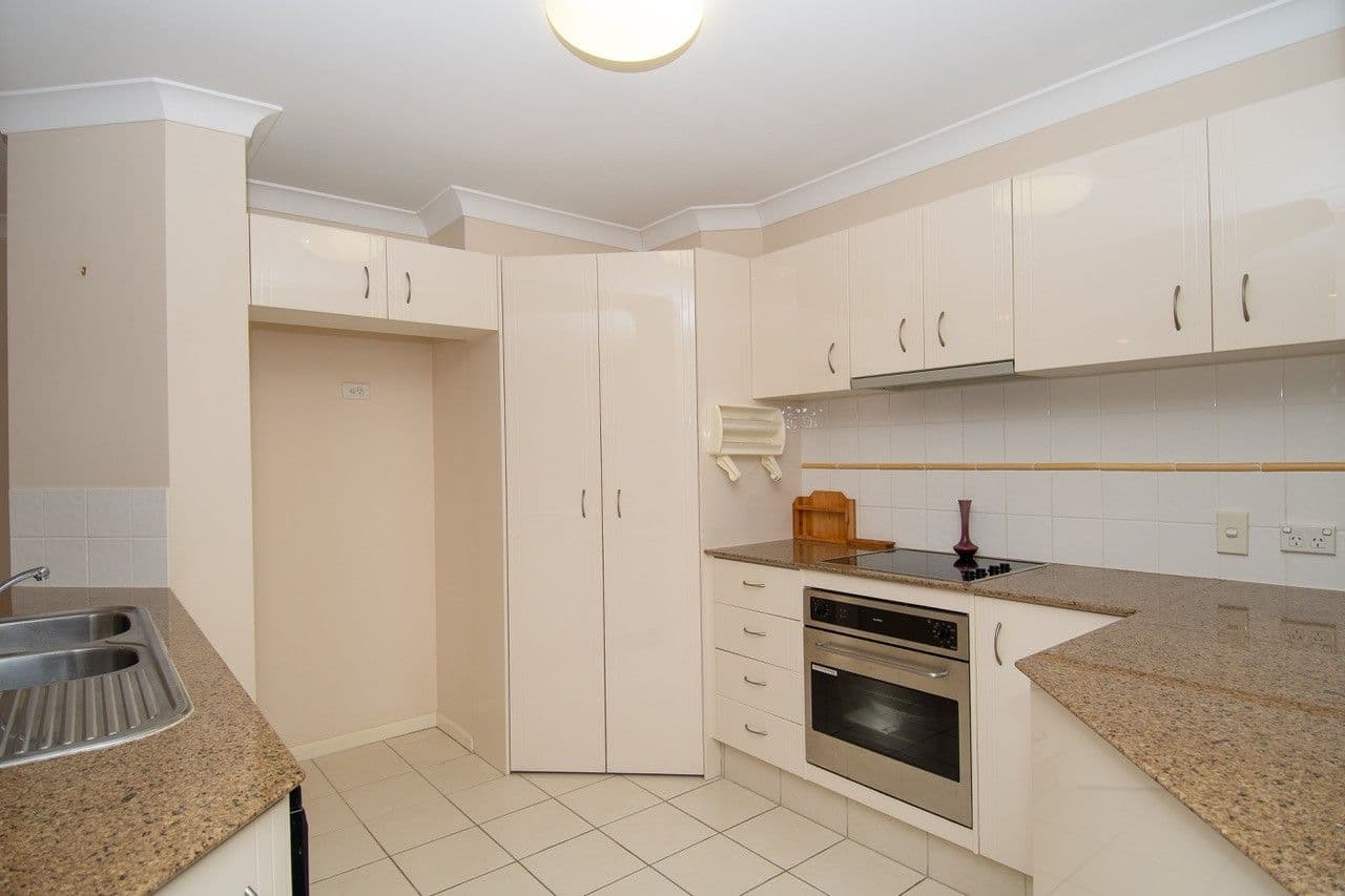 16 Leighanne Crescent, Arundel QLD 4214, Arundel - Thumbnail 5