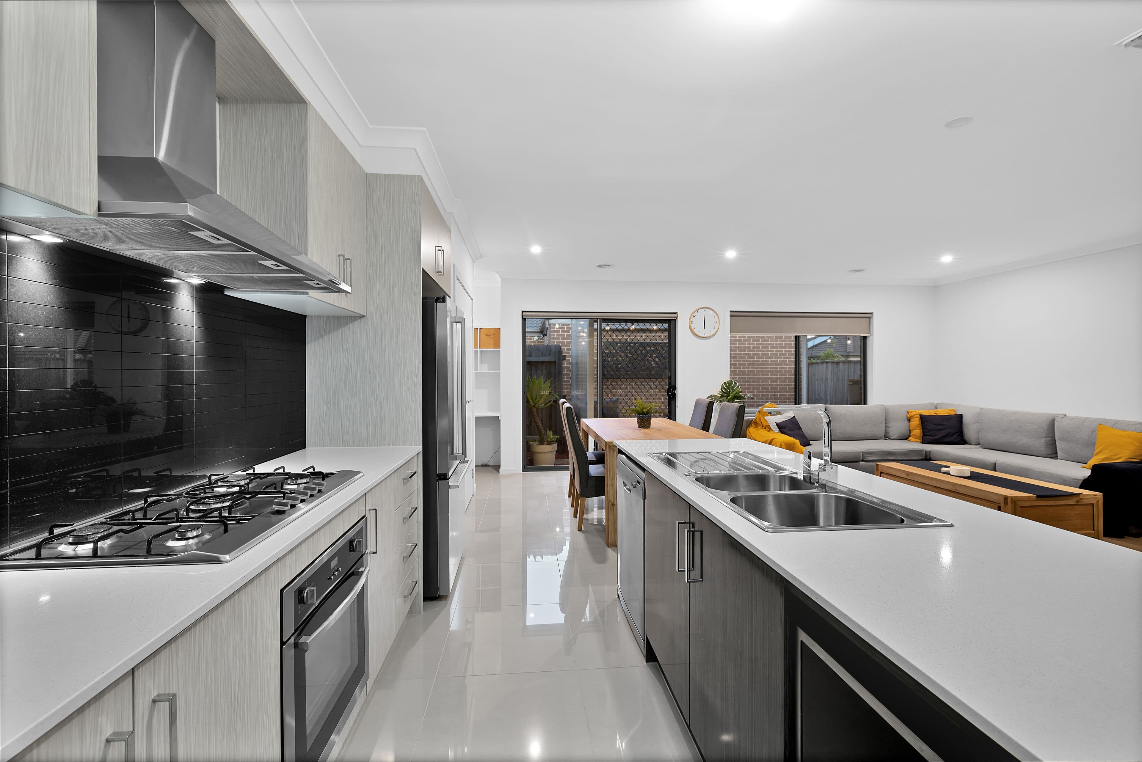 4 Creekton Close, Pakenham VIC 3810, Pakenham - Thumbnail 2