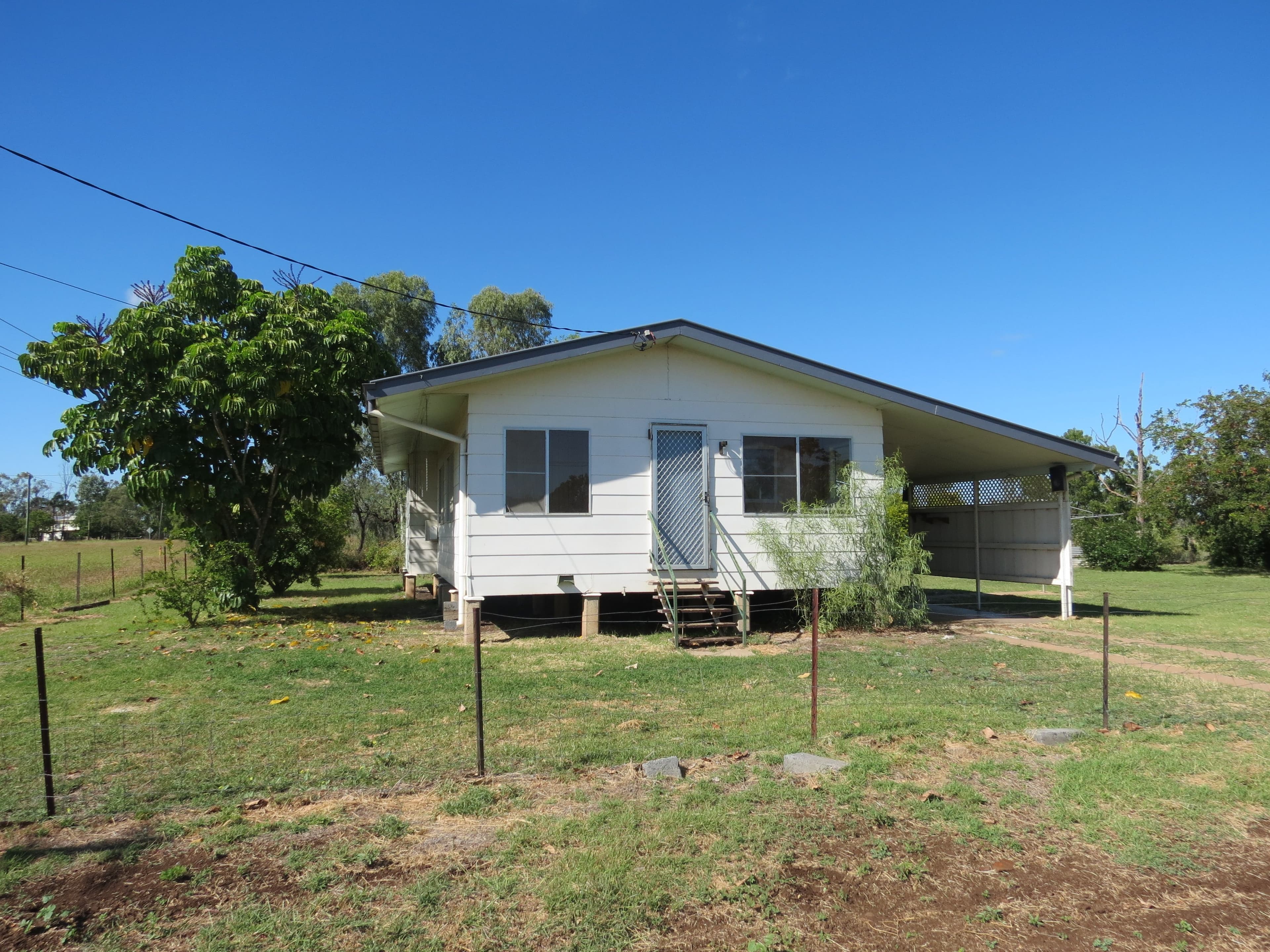 32 Gordon Street, Capella QLD 4723, Capella - Thumbnail 2