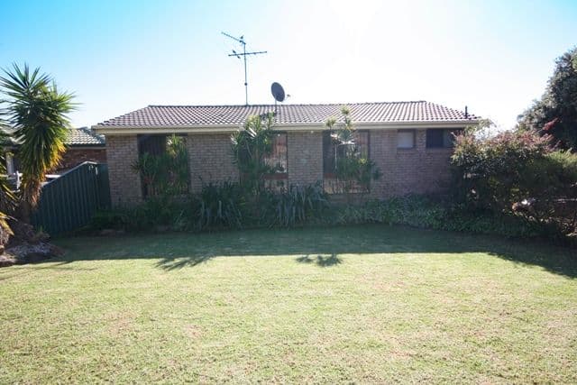19 Ardrossan Crescent, ST ANDREWS NSW 2566, St Andrews - Thumbnail 2