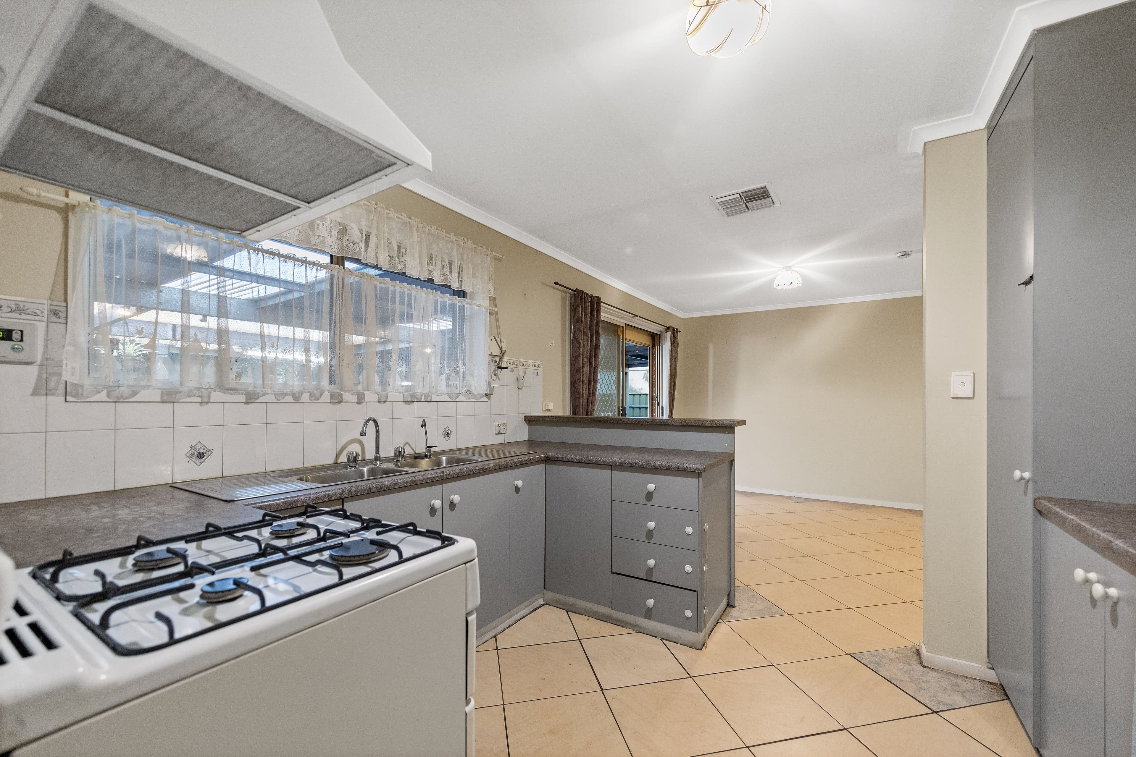 12 Hutton Avenue, Andrews Farm SA 5114, Andrews Farm - Thumbnail 4