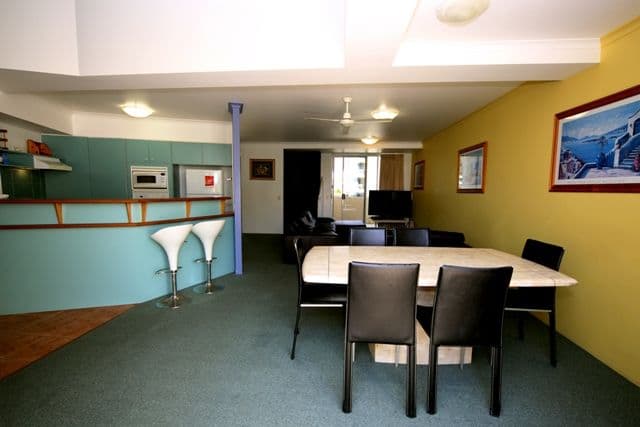 119 'Diamond Beach Resort' 10 Alexandra Avenue, MERMAID BEACH QLD 4218, Mermaid Beach - Thumbnail 2
