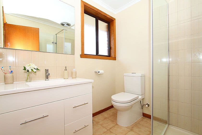 63 Centenary Drive, MILL PARK VIC 3082, Mill Park - Thumbnail 8