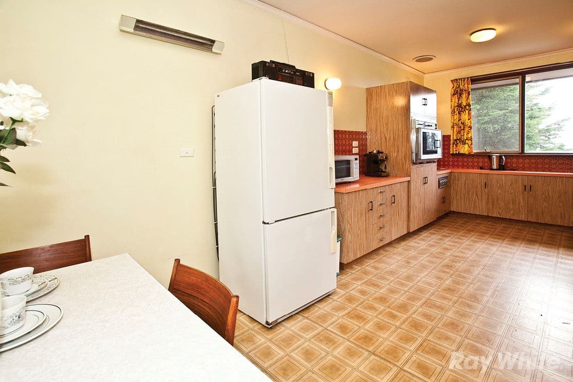 11 Stirling Crescent, GLEN WAVERLEY VIC 3150, Glen Waverley - Thumbnail 3