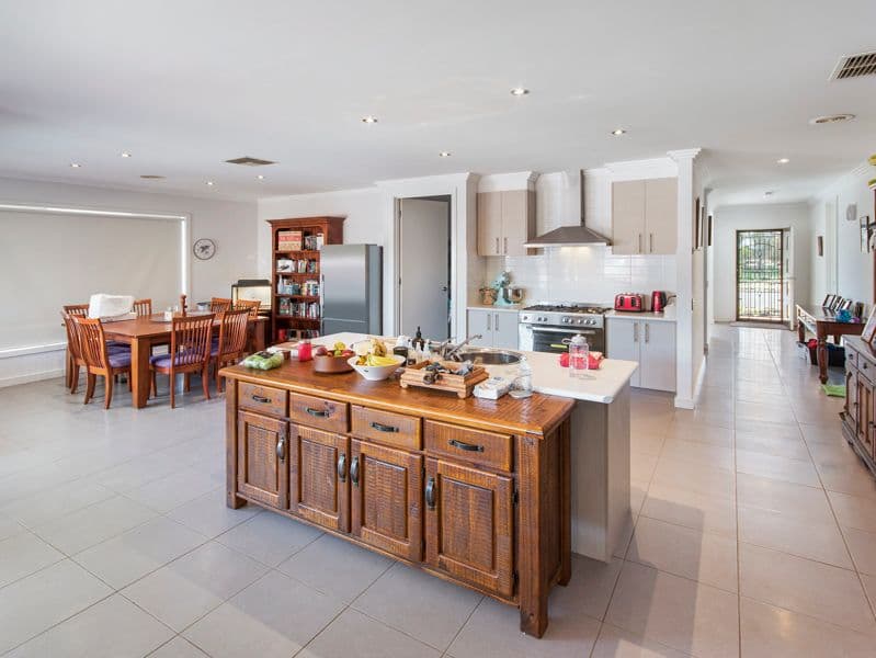 32 Arnolds Creek Boulevard, Melton West VIC 3337, Melton West - Thumbnail 3