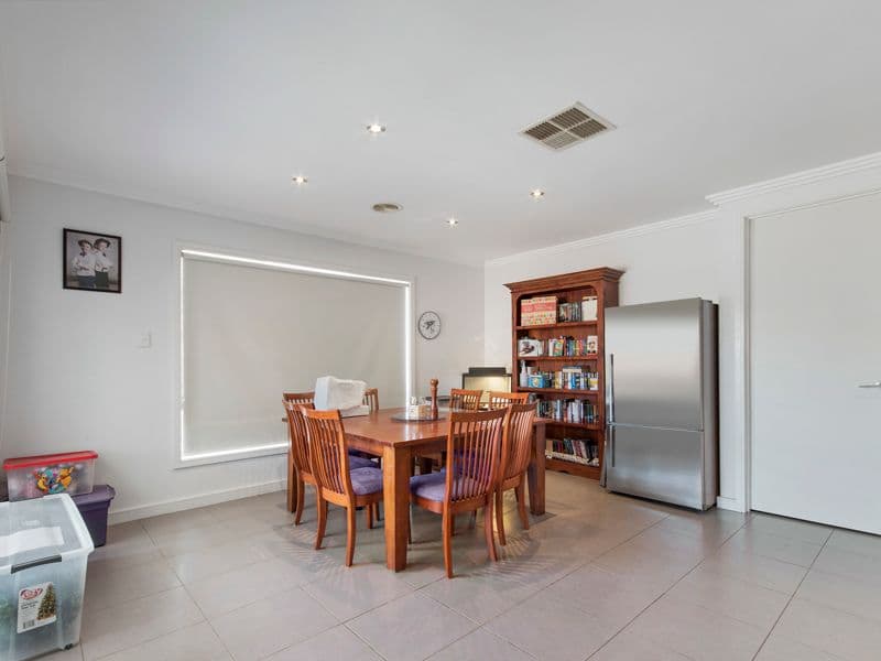 32 Arnolds Creek Boulevard, Melton West VIC 3337, Melton West - Thumbnail 4
