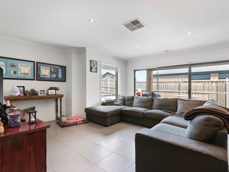 32 Arnolds Creek Boulevard, Melton West VIC 3337, Melton West - Thumbnail 5
