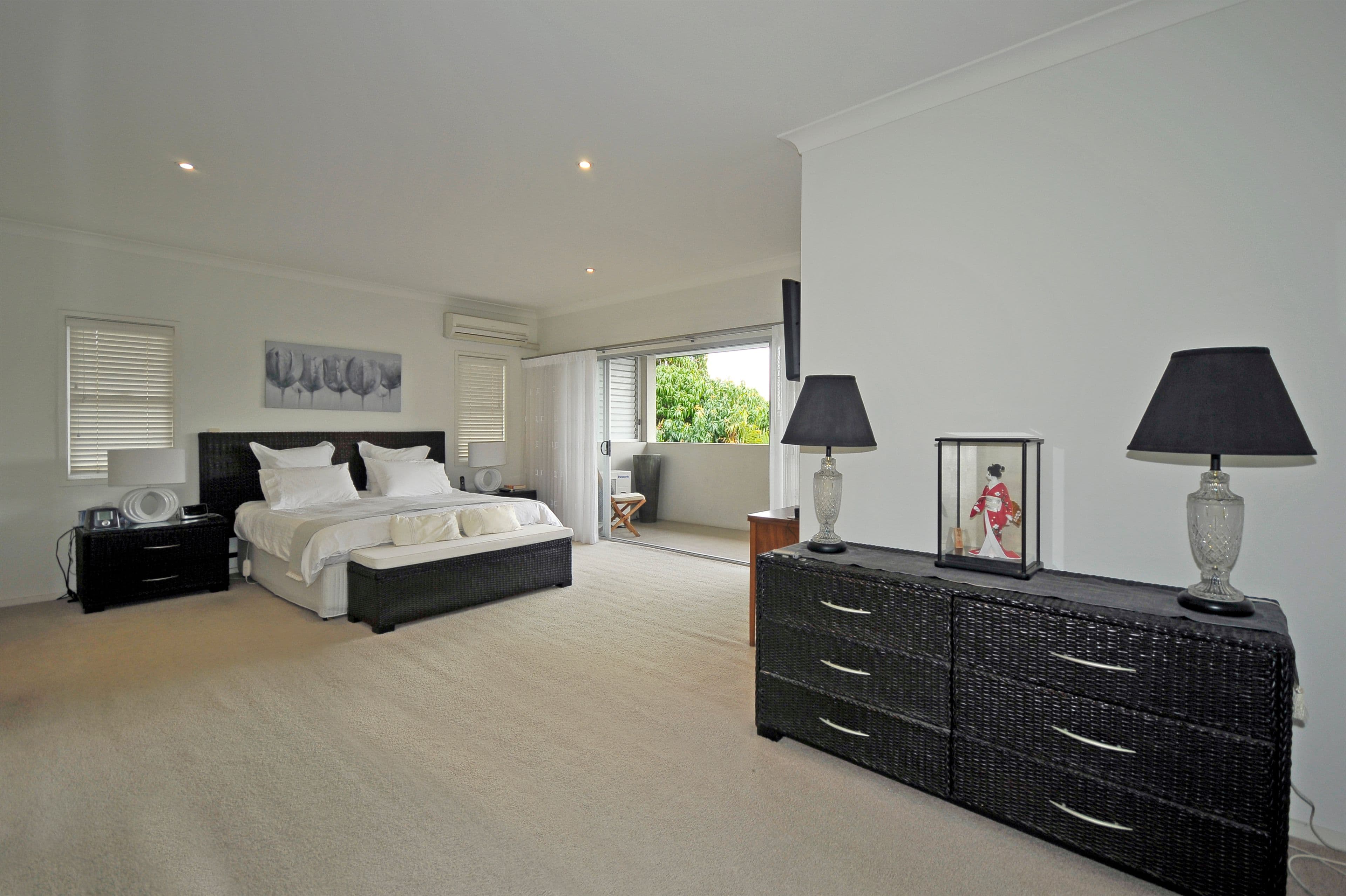 27 Palm Avenue, Surfers Paradise QLD 4217, Surfers Paradise - Thumbnail 2