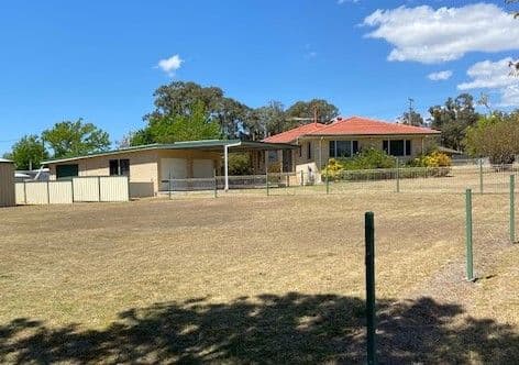 36 College Road, Stanthorpe QLD 4380, Stanthorpe - Thumbnail 3