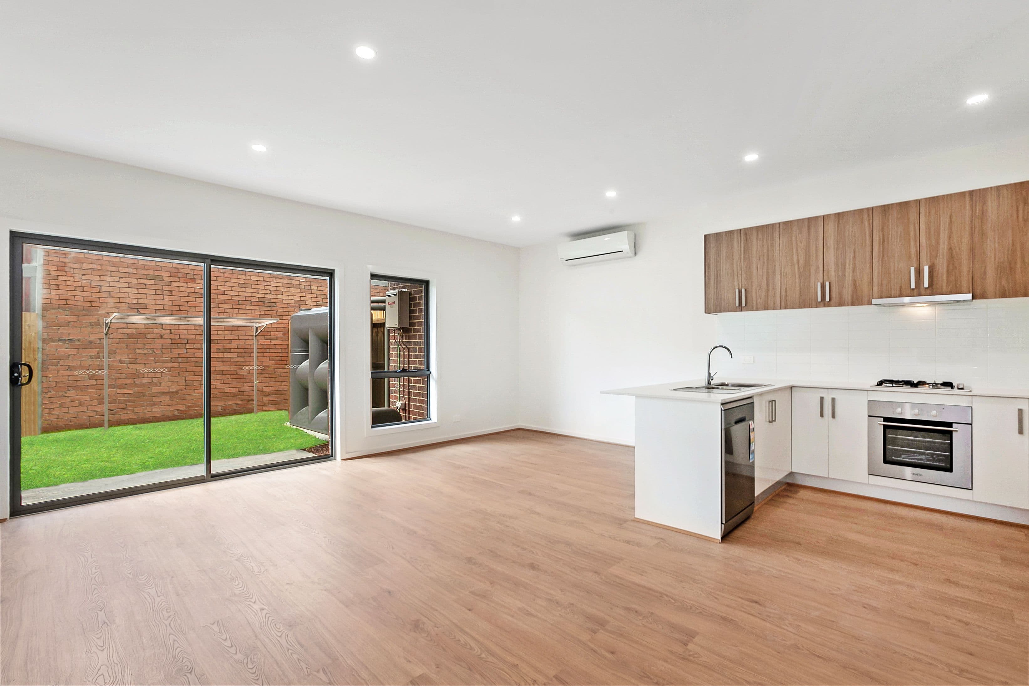 7 Dundee Street, Reservoir VIC 3073, Reservoir - Thumbnail 4