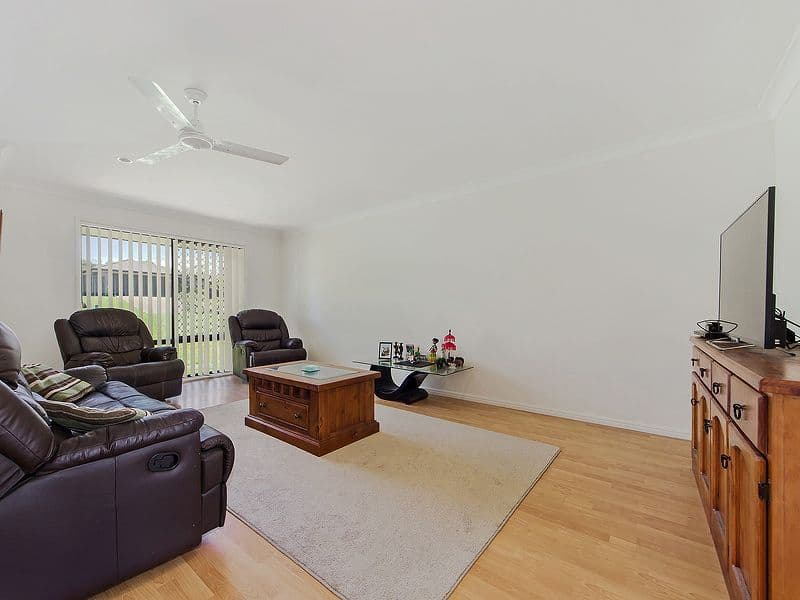 35 Penrhyn Street, Pacific Pines QLD 4211, Pacific Pines - Thumbnail 2
