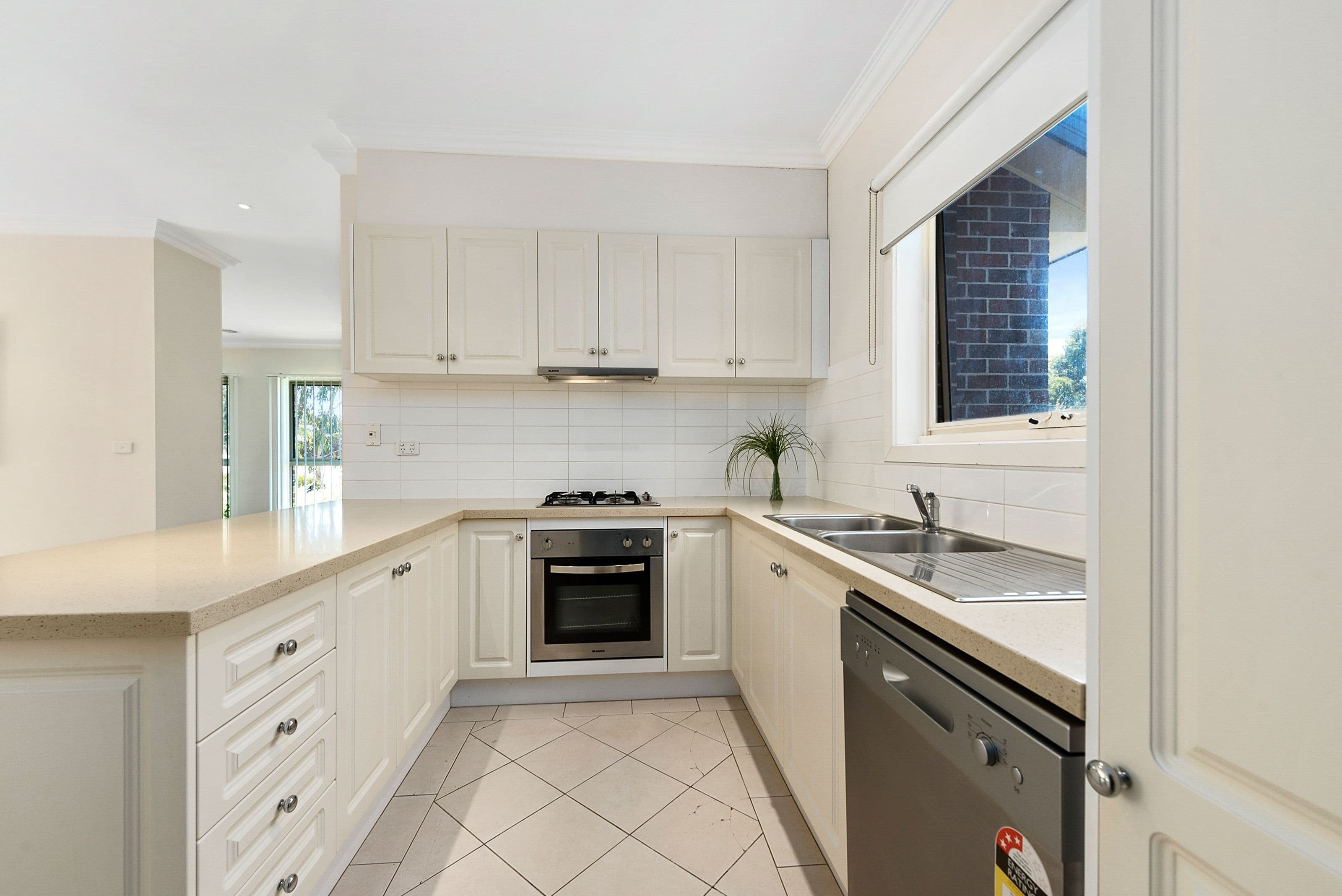 2 JESSICA PARK Drive, Lilydale VIC 3140, Lilydale - Thumbnail 4