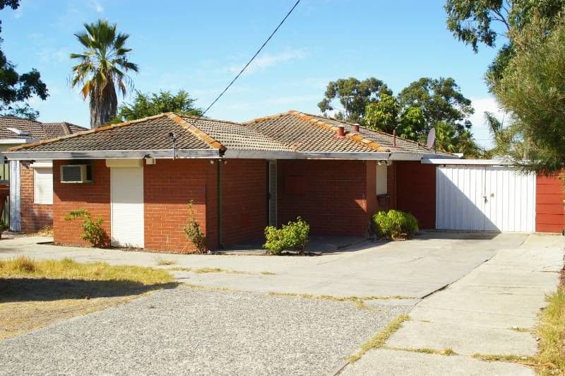 4 Chataway Road, GIRRAWHEEN WA 6064, Girrawheen - Image 1