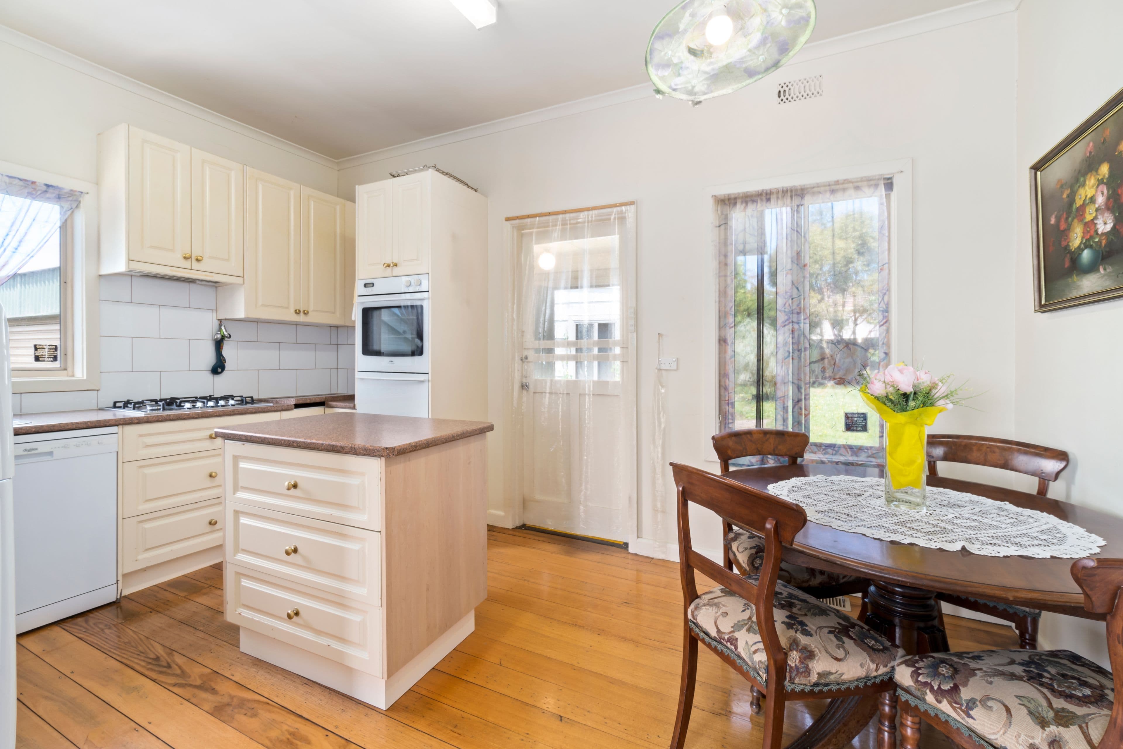 27 Russell Street, Camperdown VIC 3260, Camperdown - Thumbnail 3