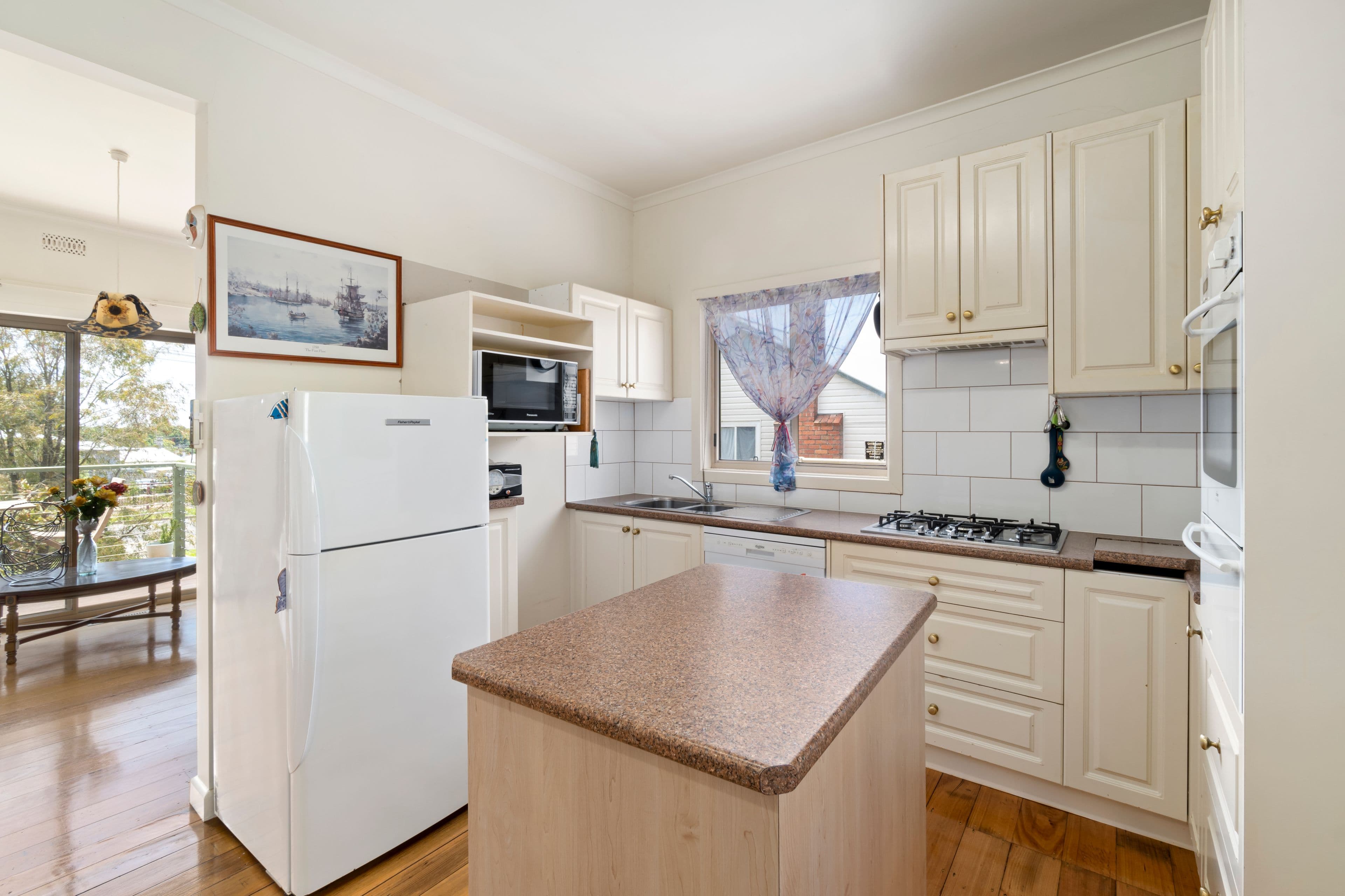 27 Russell Street, Camperdown VIC 3260, Camperdown - Thumbnail 4