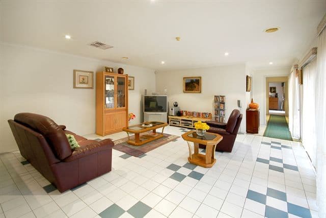 16 Perry Court, ROXBURGH PARK VIC 3064, Roxburgh Park - Thumbnail 4