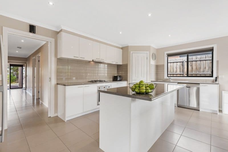 11 Willowbrae Way, Bannockburn VIC 3331, Bannockburn - Thumbnail 2