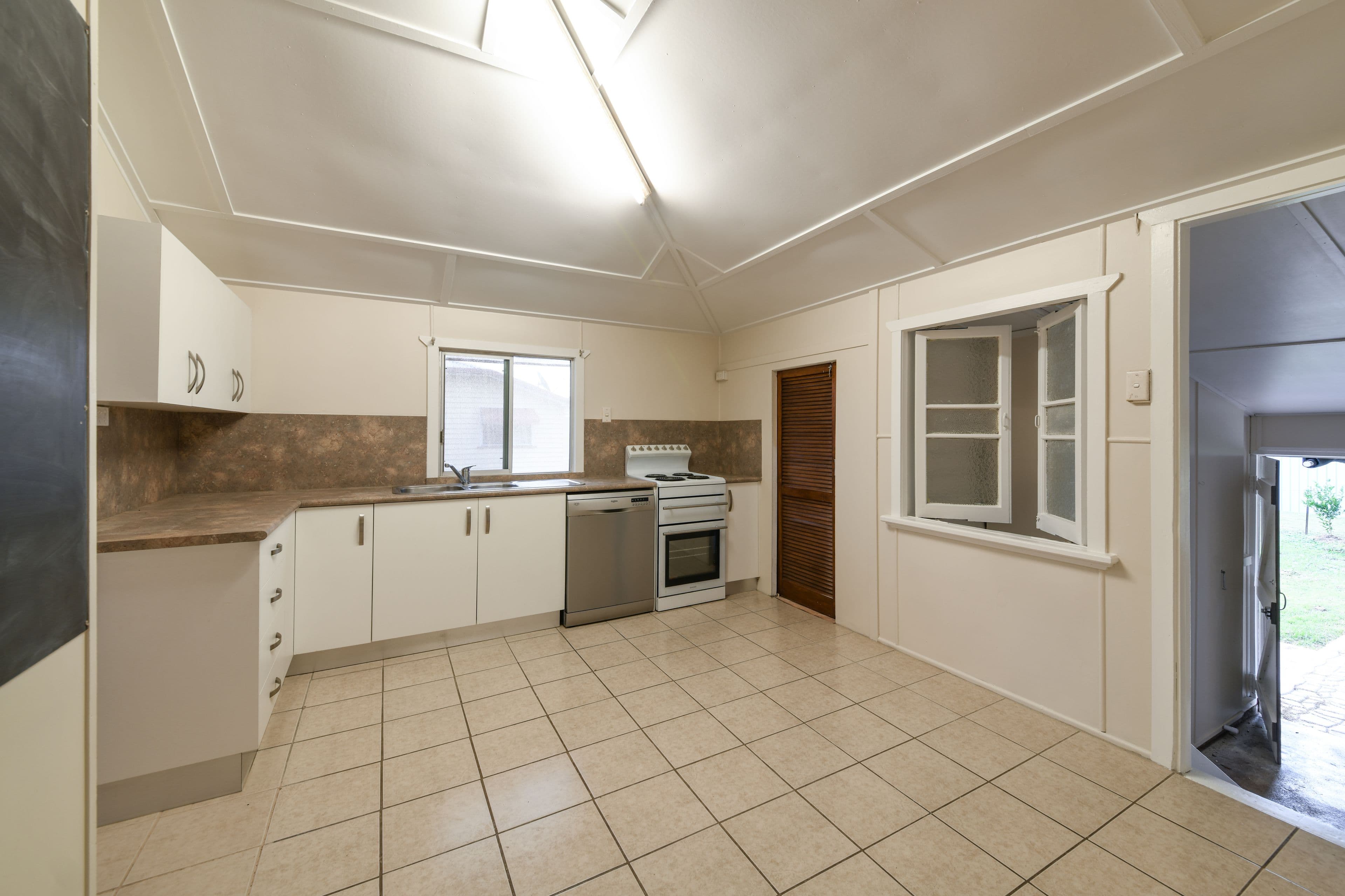 25 Ruge Street, Proserpine QLD 4800, Proserpine - Thumbnail 3