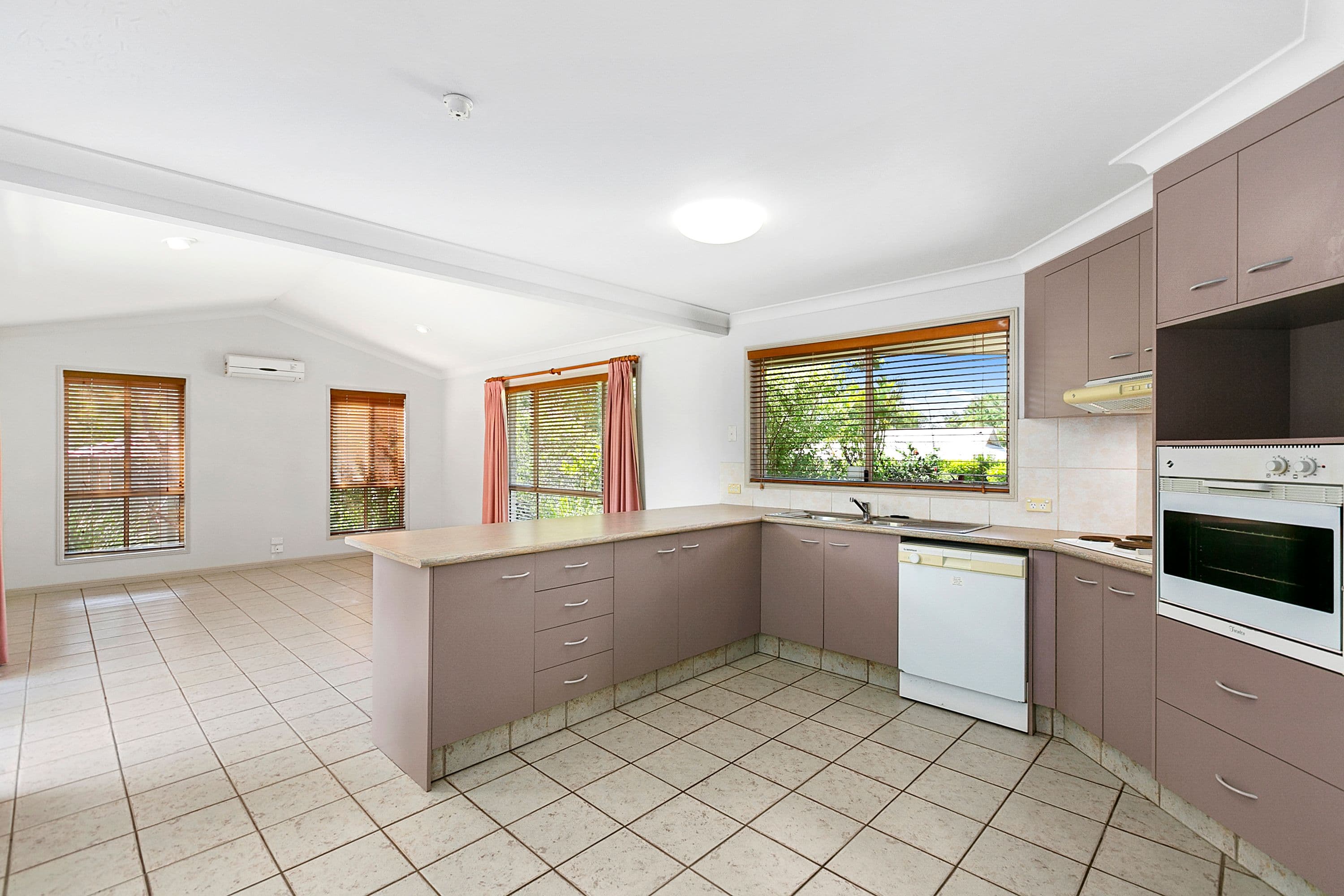 4 Lowe Court, Tewantin QLD 4565, Tewantin - Thumbnail 2