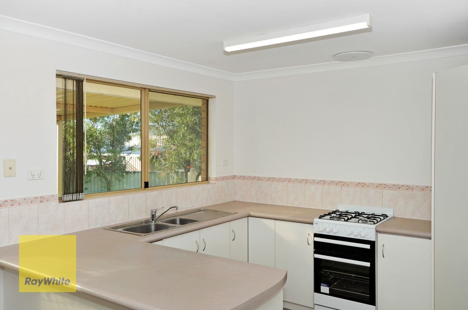 24 Seville Way, Orana WA 6330, Orana - Thumbnail 2