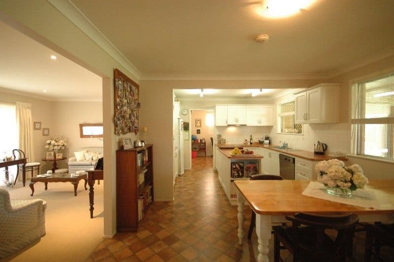 25 Sardon Street, CENTENARY HEIGHTS QLD 4350, Centenary Heights - Thumbnail 3