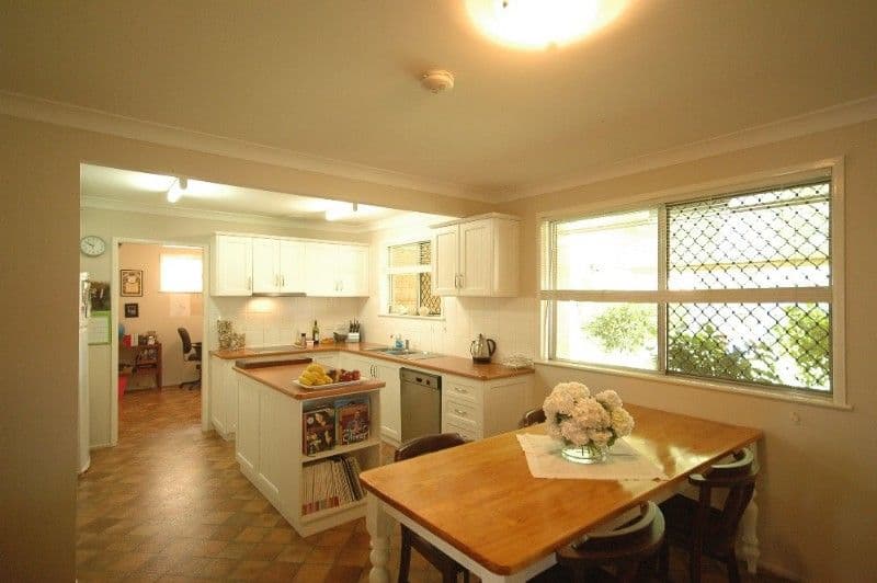 25 Sardon Street, CENTENARY HEIGHTS QLD 4350, Centenary Heights - Thumbnail 4