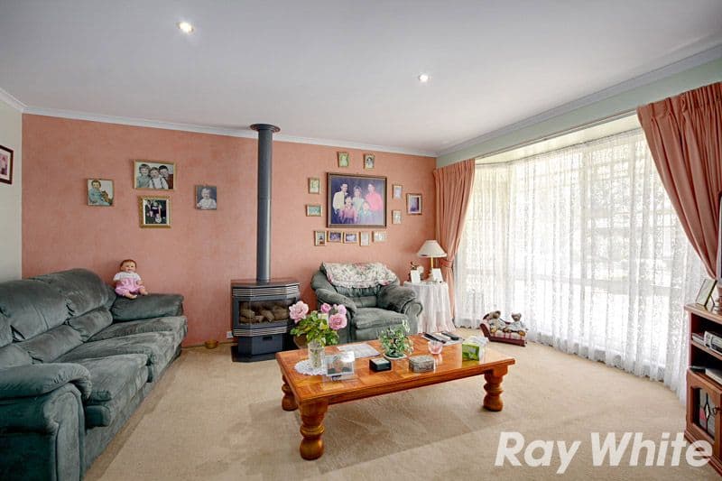 4 Holt Place, PAKENHAM VIC 3810, Pakenham - Thumbnail 2
