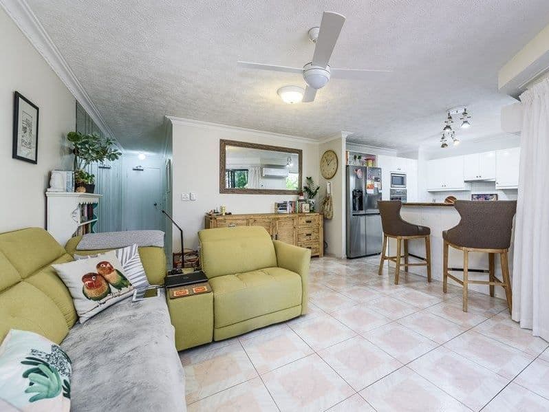 12 Canal Avenue, Runaway Bay QLD 4216, Runaway Bay - Thumbnail 4