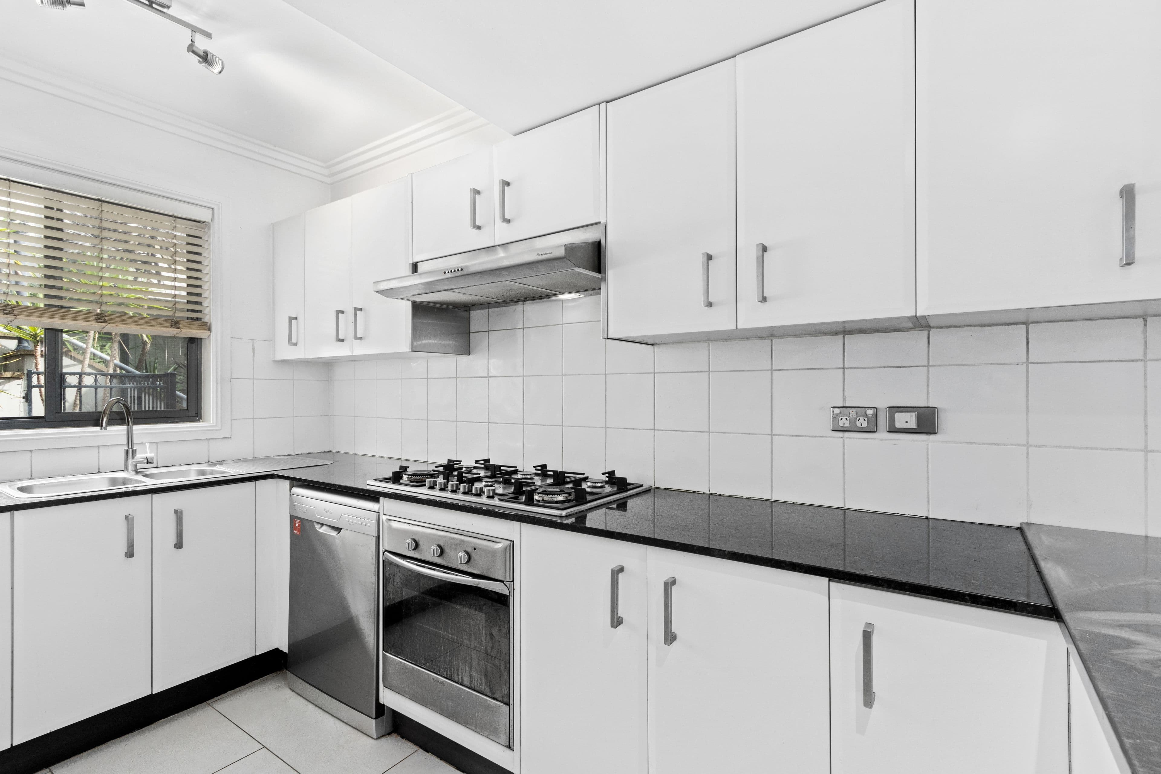 6 Mowbray Street, Sylvania NSW 2224, Sylvania - Thumbnail 2