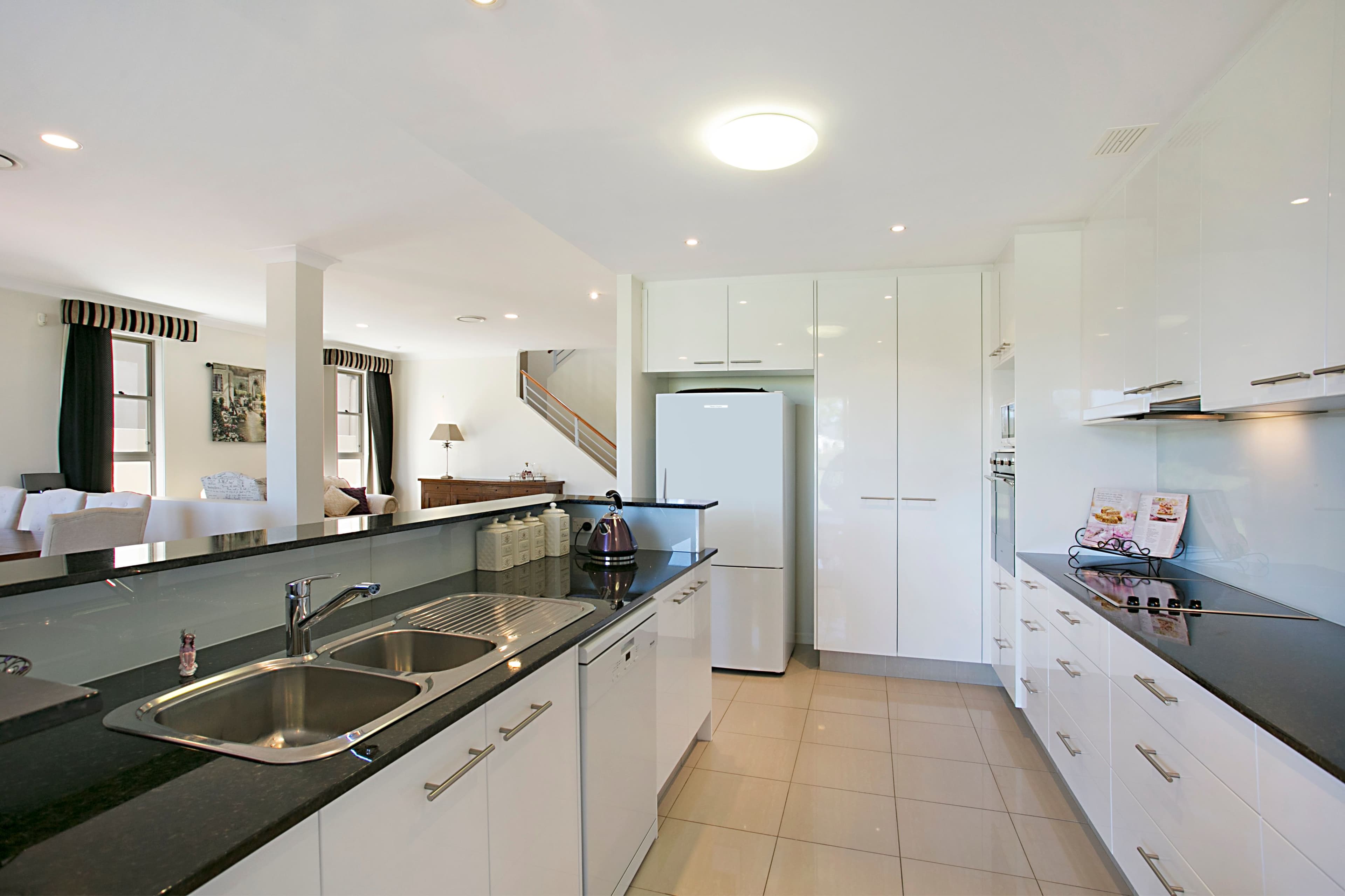 236 Easthill Drive, Robina QLD 4226, Robina - Thumbnail 5