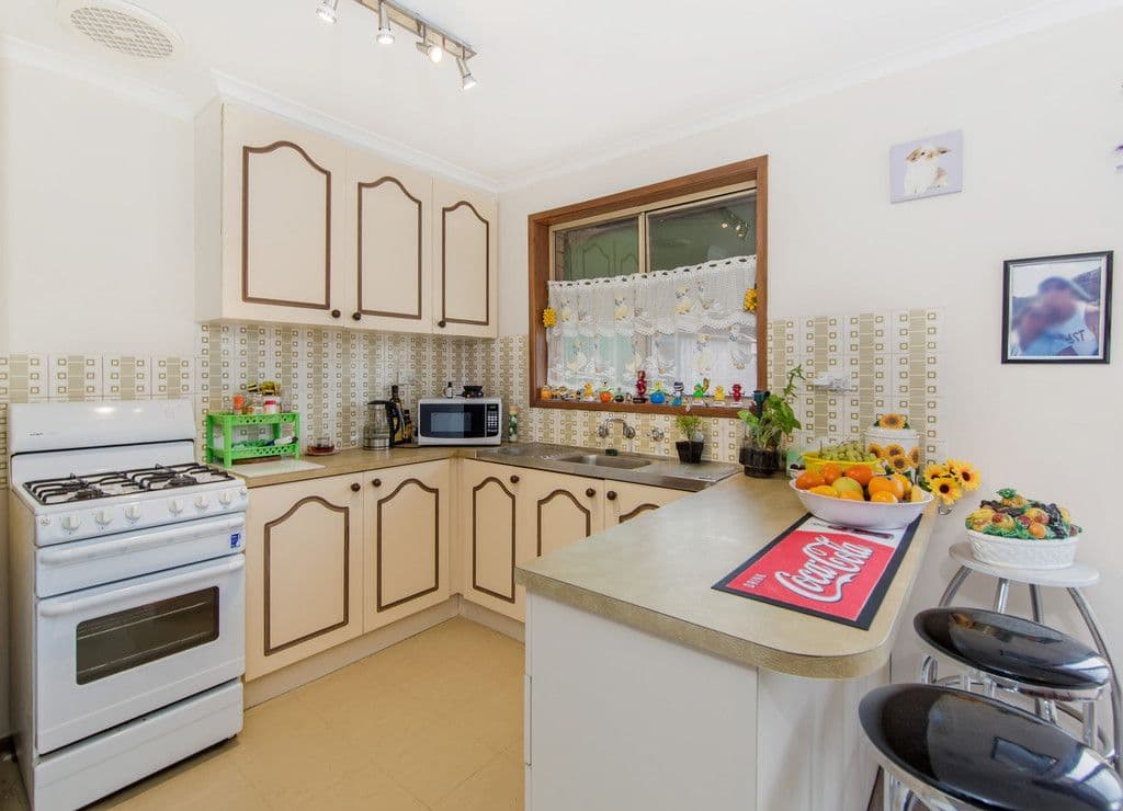 18 Toolern Street, Melton South VIC 3338, Melton South - Thumbnail 4