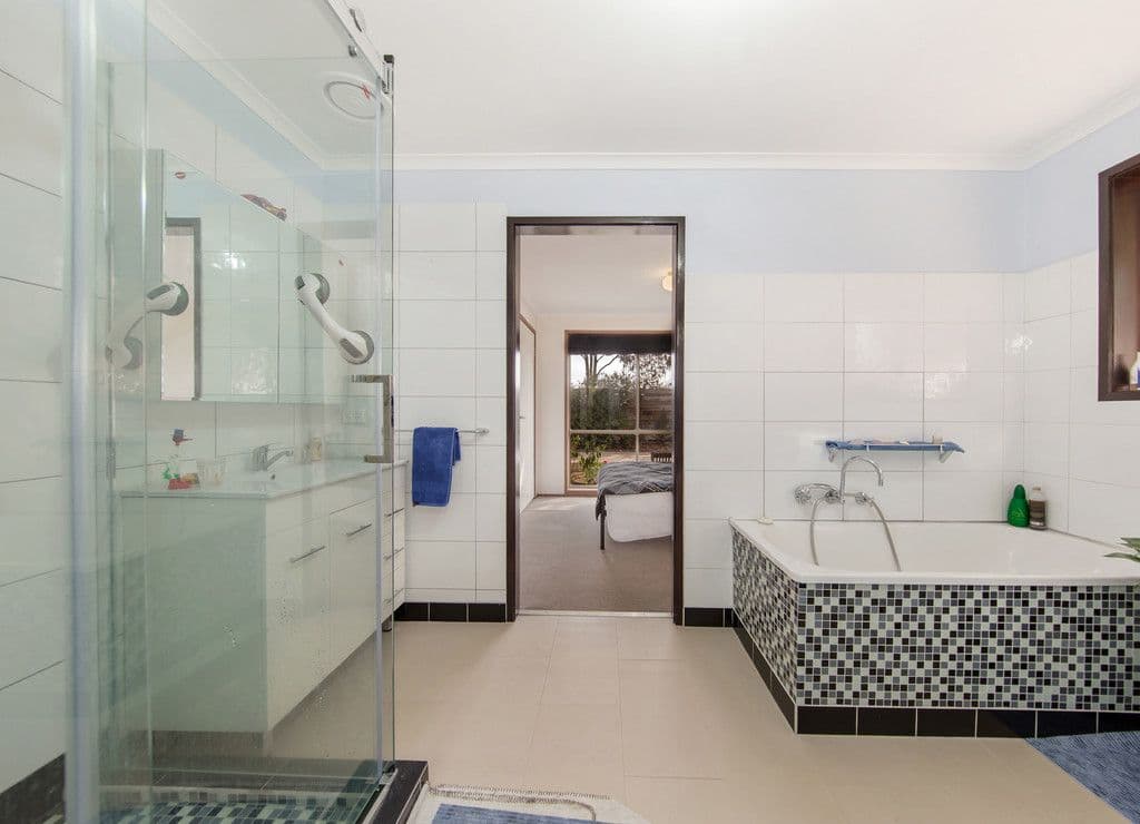 18 Toolern Street, Melton South VIC 3338, Melton South - Thumbnail 5