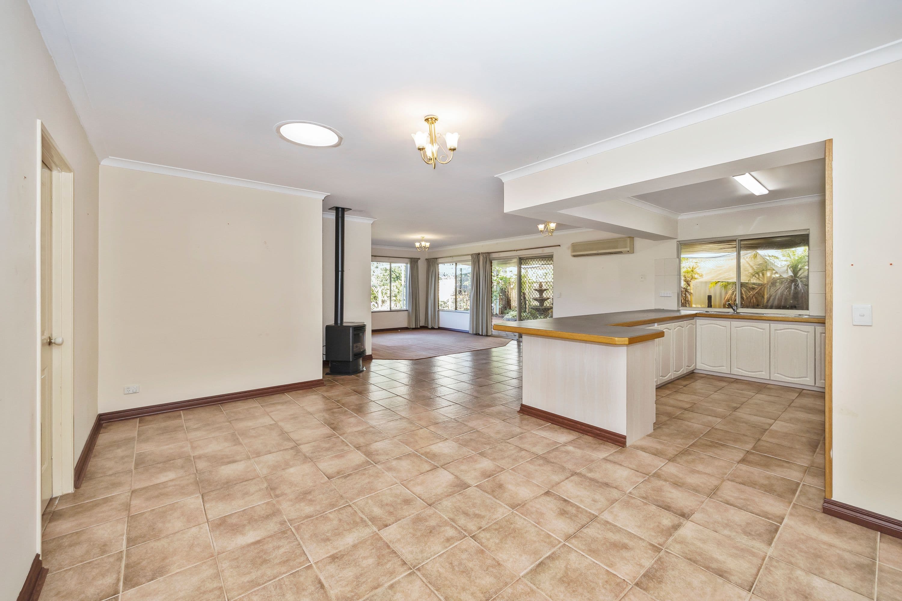 4 Lassen Gardens, Ballajura WA 6066, Ballajura - Thumbnail 8