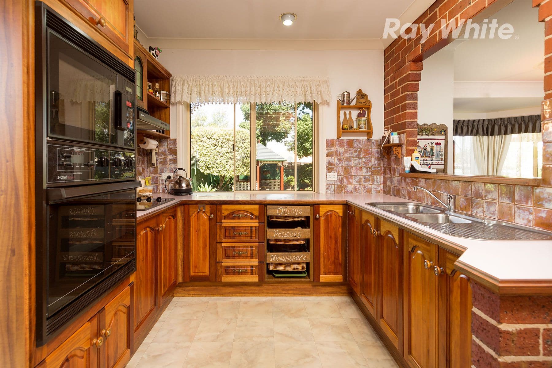 20 Renwick Court, Lavington - Thumbnail 2