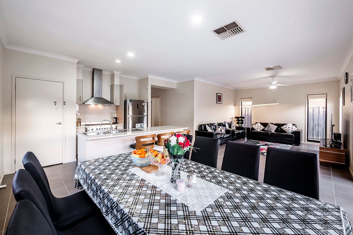 4 Staffordshire Place, Lyndhurst VIC 3975, Lyndhurst - Thumbnail 2