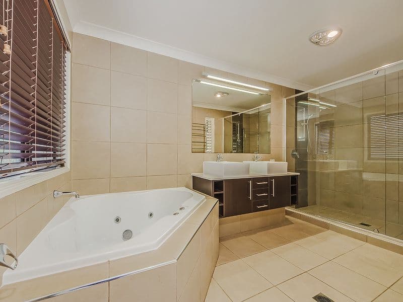 38 Sawtell Drive, CURRUMBIN WATERS QLD 4223, Currumbin Waters - Thumbnail 2