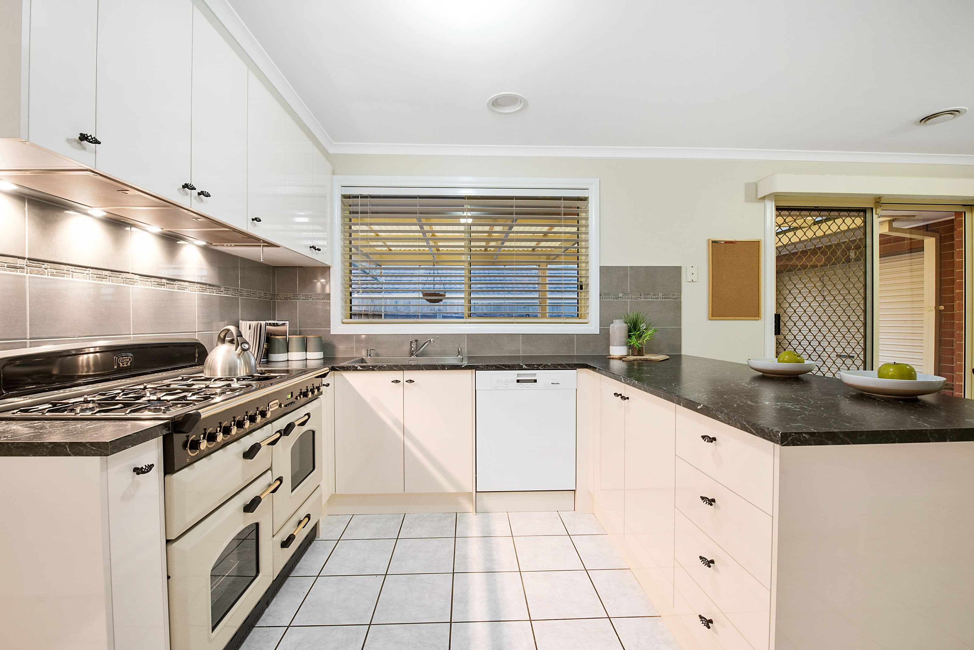 10 NORWICH Close, Chirnside Park VIC 3116, Chirnside Park - Thumbnail 4