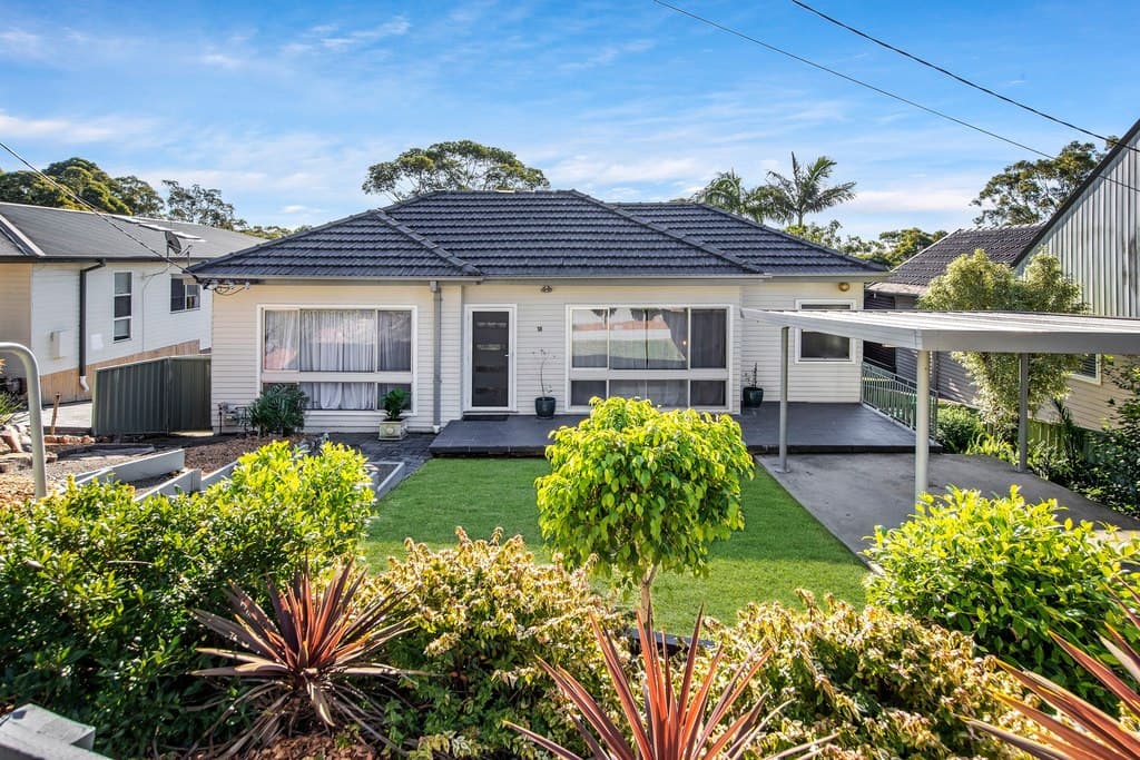 18 Russell Avenue, Adamstown Heights - Image 1