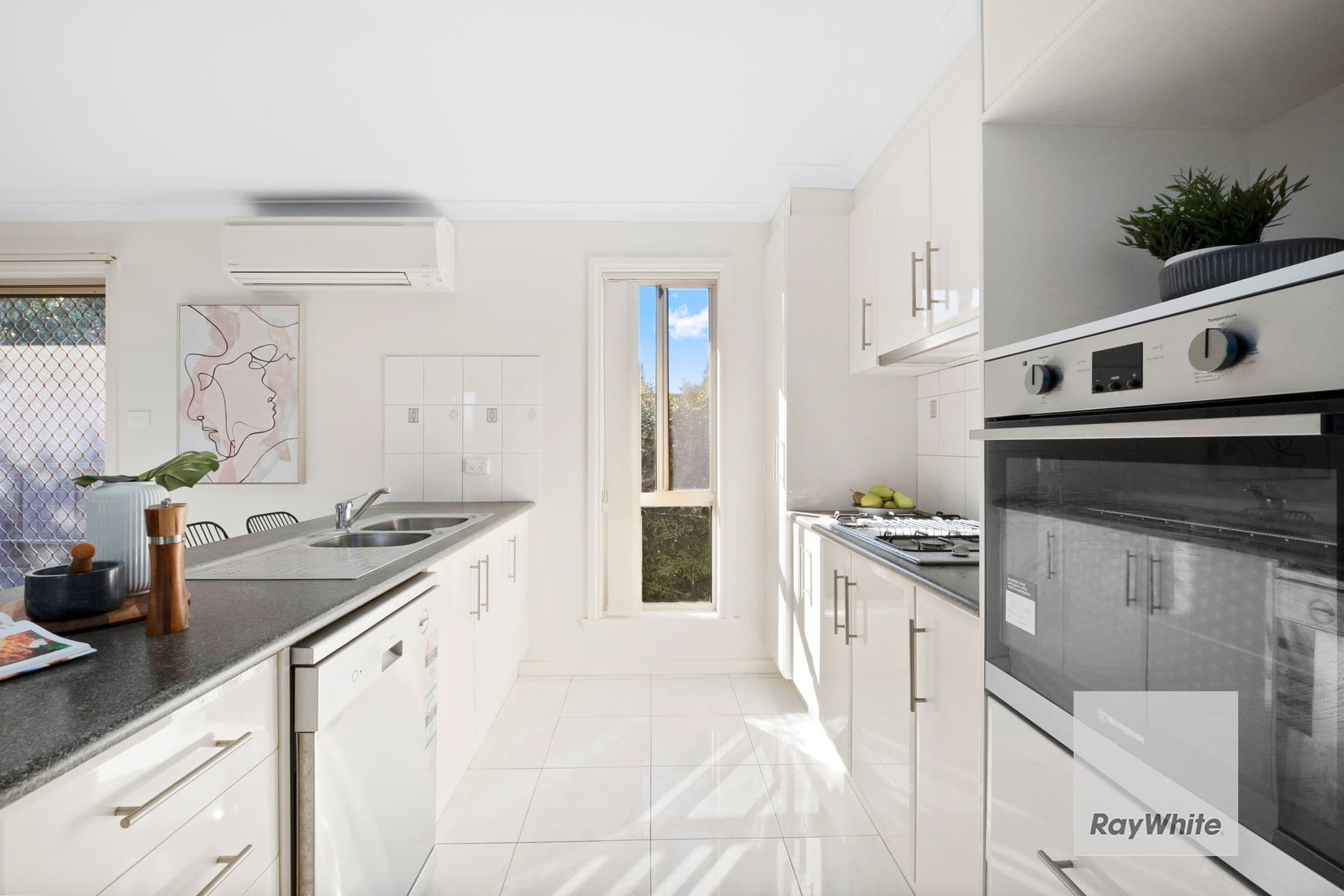7 Sebastian Place, Sunbury VIC 3429, Sunbury - Thumbnail 4