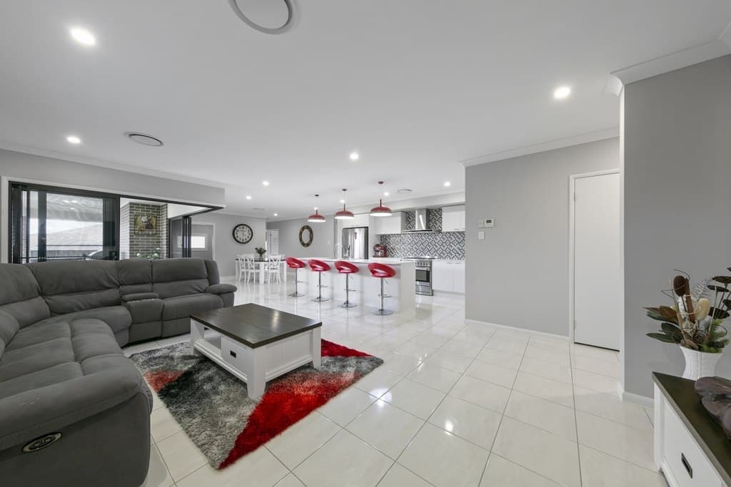 9 St Andrews Close, Heddon Greta - Thumbnail 2