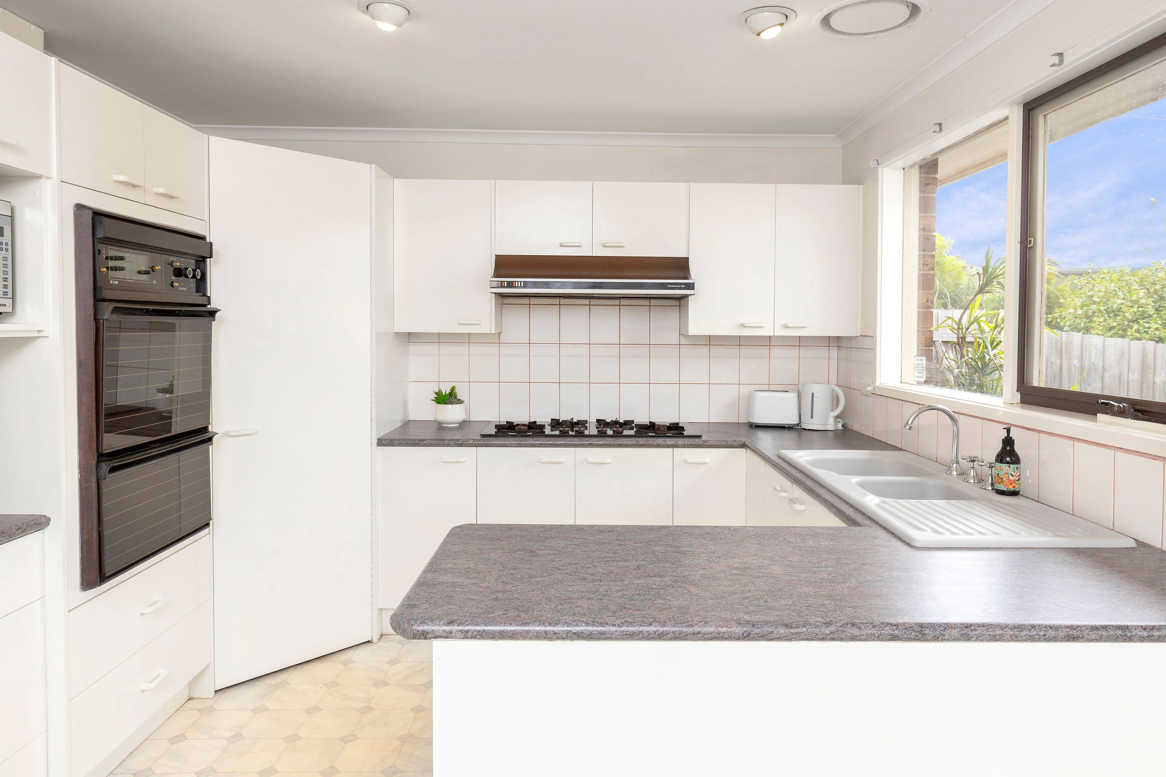 74 Ocean Street, Rosebud VIC 3939, Rosebud - Thumbnail 2