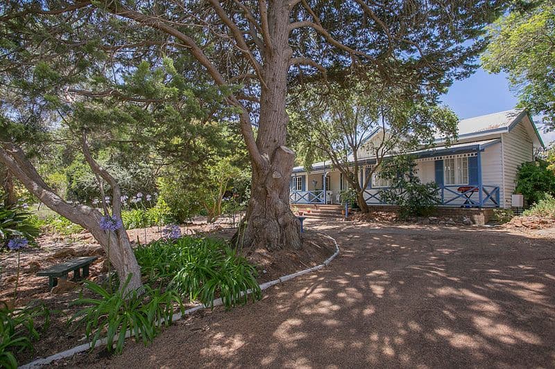 4 Burns Road, KALAMUNDA WA 6076, Kalamunda - Thumbnail 2