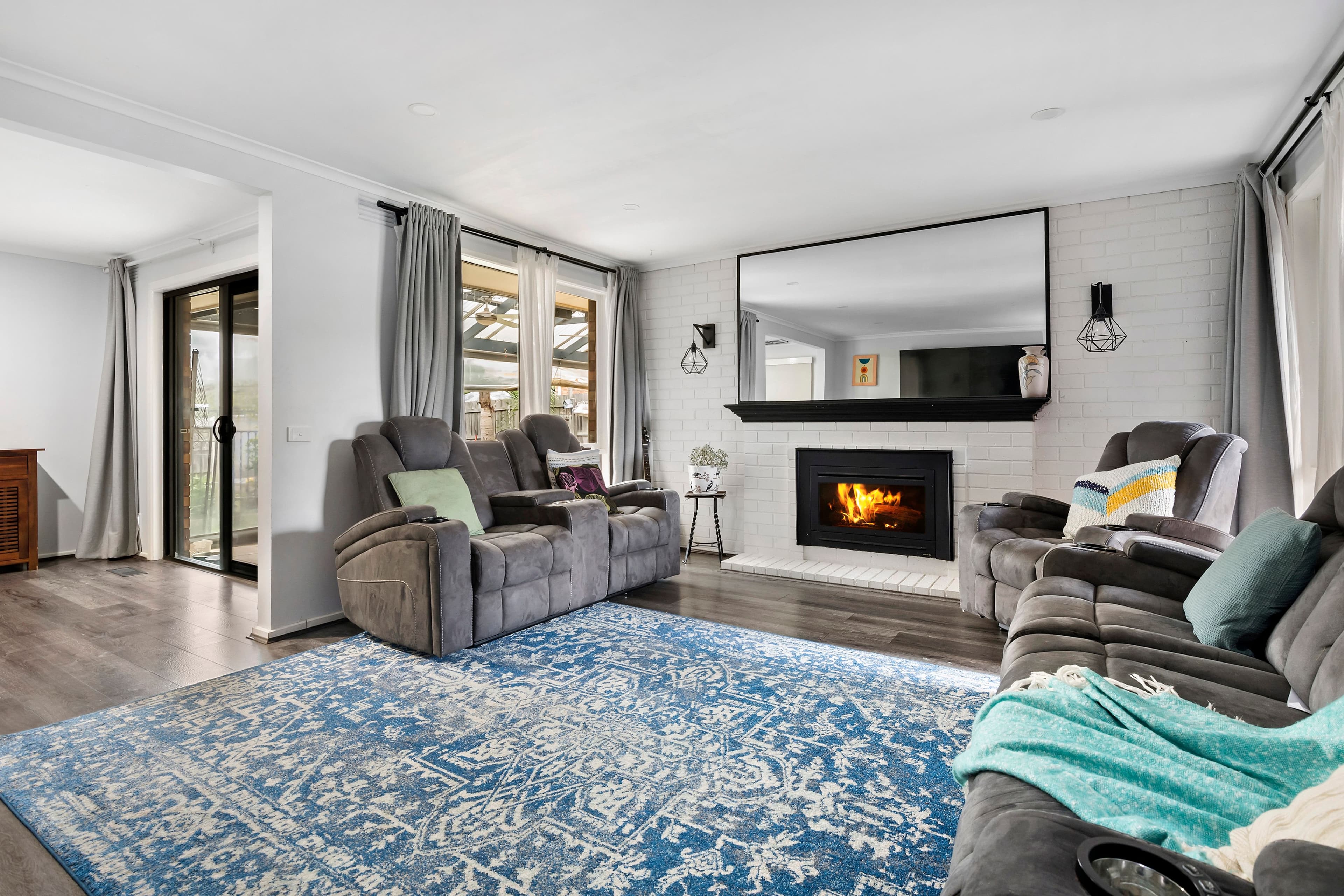 4 Devereaux Court, Frankston VIC 3199, Frankston - Thumbnail 2