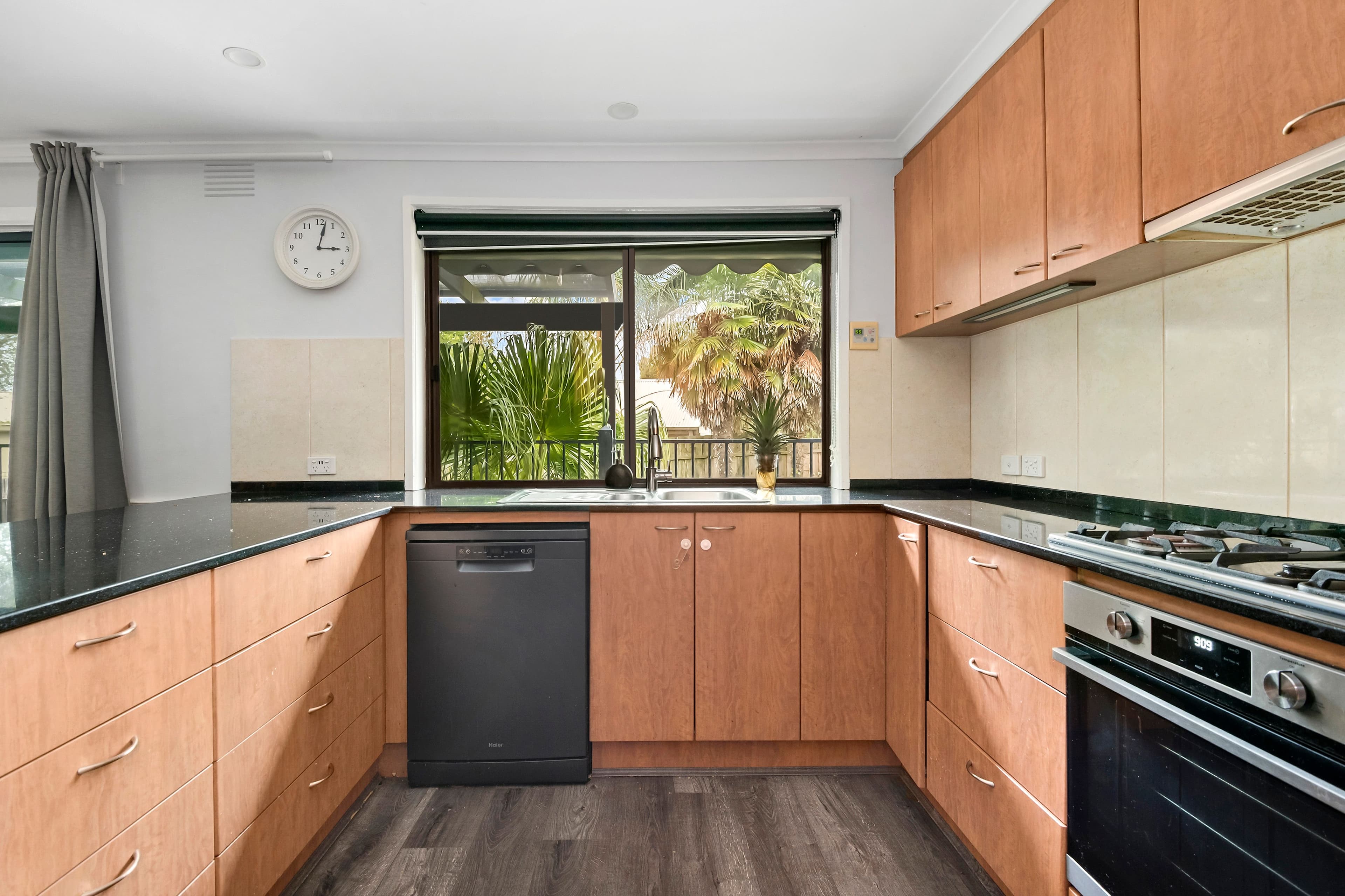 4 Devereaux Court, Frankston VIC 3199, Frankston - Thumbnail 3